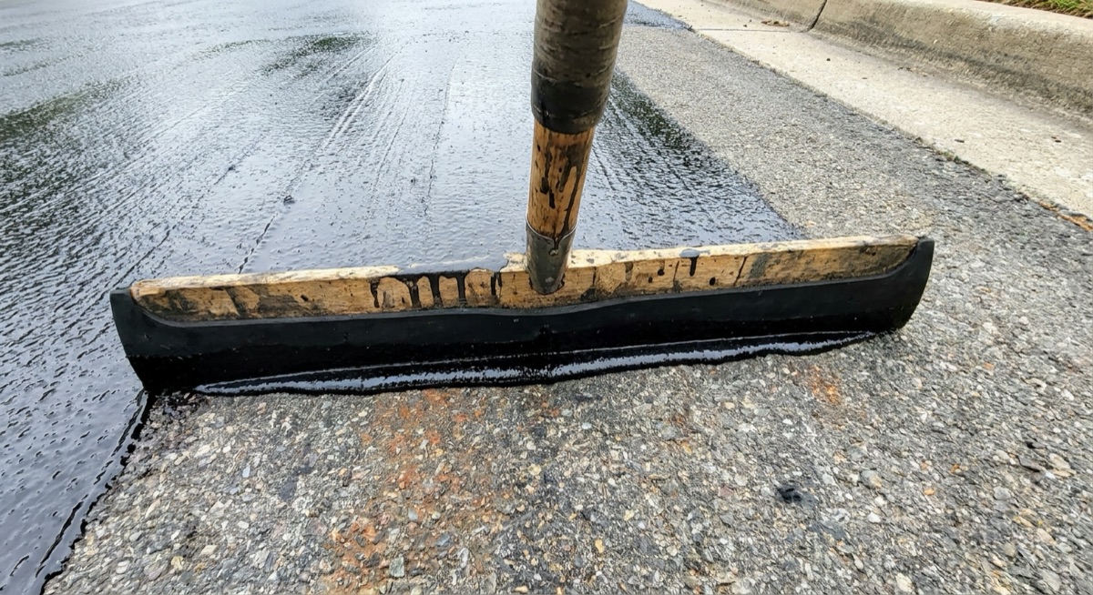 Parking lot sealcoating Leesburg Loudoun County VA